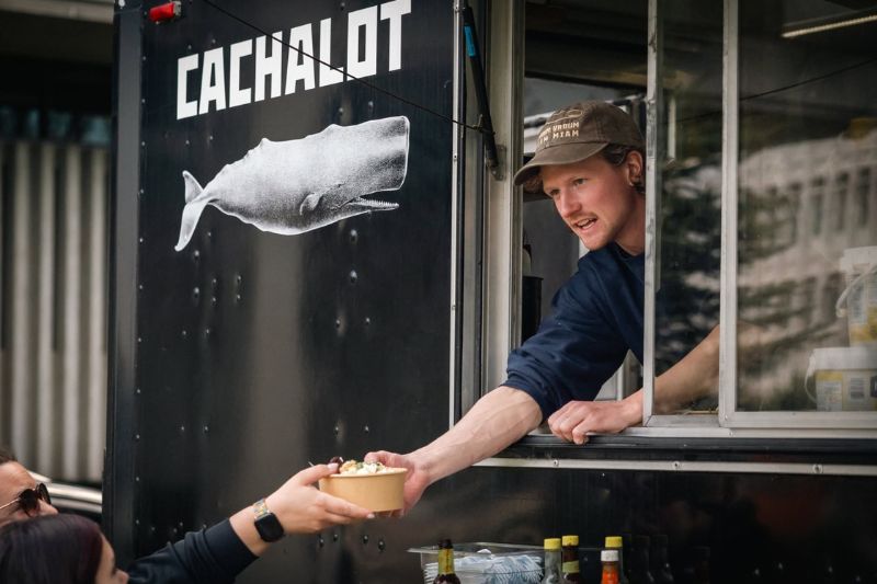 Service au cachalot foodtruck des Îles de la Madeleine